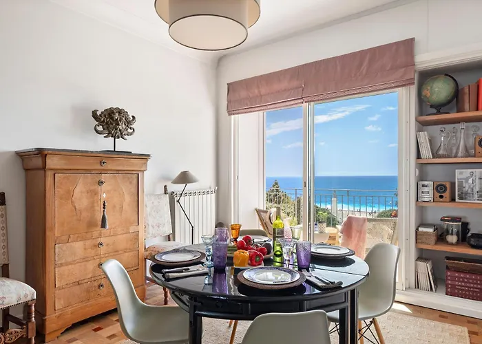 Unique Sea View Apartment, Center, 100m2 Apartmán