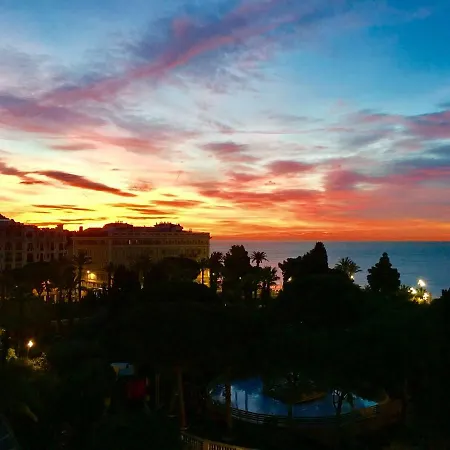 شقة Unique Sea View Apartment, Center, 100m2 *